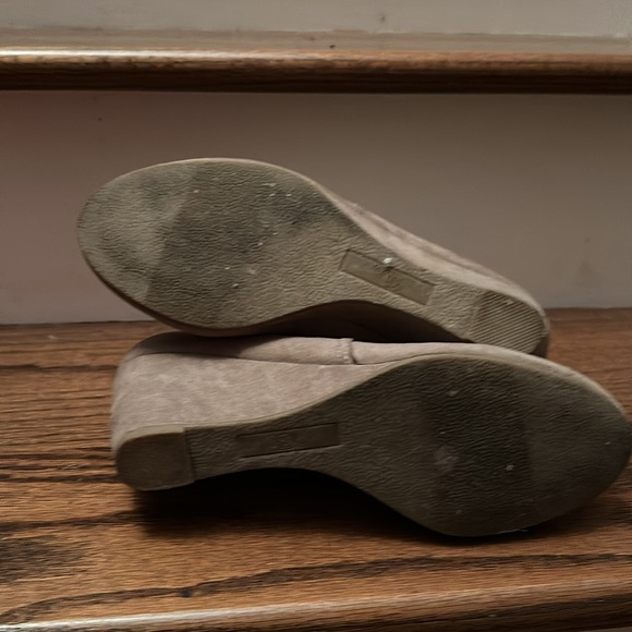 Boots - Picture 2 of 6